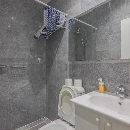 2 Bedroom Apartment-8p-madeleine With Netflix * Paris