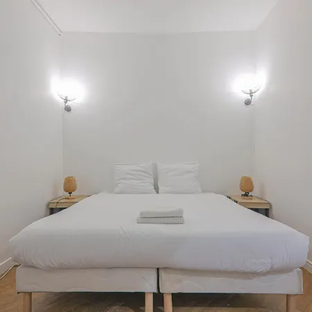 Lägenhet 2 Bedroom Apartment-8p-madeleine With Netflix