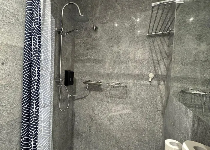 2 Bedroom Apartment-8p-madeleine With Netflix 파리