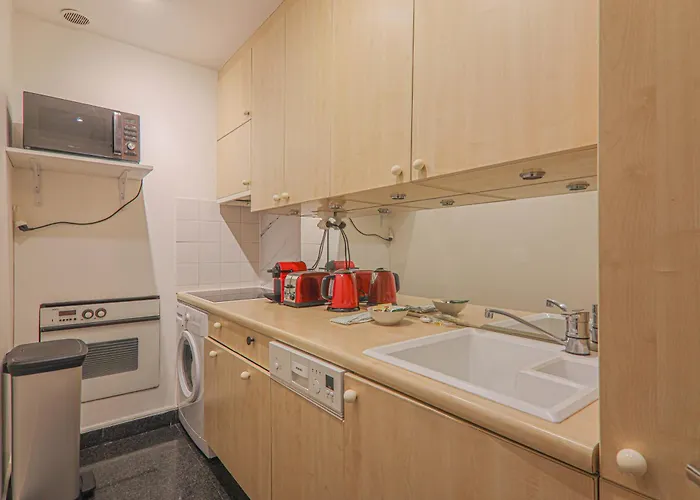 2 Bedroom Apartment-8p-madeleine With Netflix