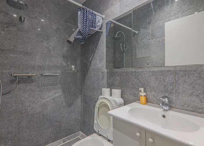 2 Bedroom Apartment-8p-madeleine With Netflix * 파리